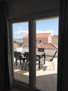 Μπαλκόνι ή βεράντα στο Modern Two Bedroom Apartment with Spacious Seaview Terrace and Free Parking