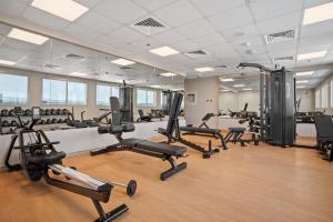 Fitness centrum a/nebo fitness zařízení v ubytování Stylish studio at Sports City
