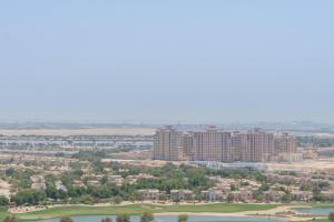 Nespecifikovaný výhled na destinaci Dubaj nebo výhled na město při pohledu z apartmánu