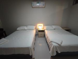 Cama o camas de una habitación en Hostal Independencia