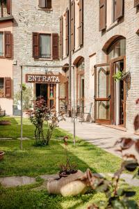 a building with a garden in front of a building at Locanda Del Mulino in Maranello