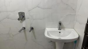 Un baño de AYODHYA MY PRIDE