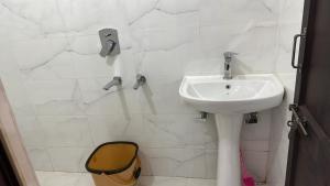 Un baño de AYODHYA MY PRIDE