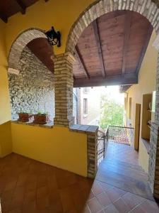 an archway in a building with a brick wall at Palazzo Mane in CastellʼArquato