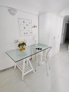a glass table with a vase of flowers on it at Maridea - Insvla in Ponza