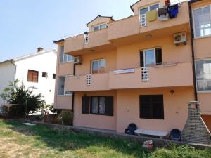 Budova, v ktorej sa apartmán nachádza