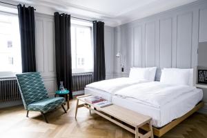 Un pat sau paturi într-o cameră la Marktgasse Hotel