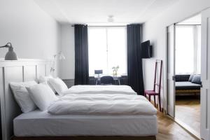 Un pat sau paturi într-o cameră la Marktgasse Hotel