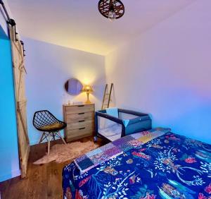 a bedroom with a bed and a dresser and a chair at Apartament Centrum Słupsk,WiFi-Netflix,dzieci I zwierzeta mile widziane! in Słupsk