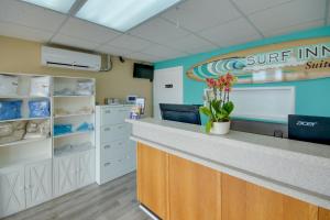 a sun lining salon with a counter and a surfline sign at Surf Inn Suites in Ocean City