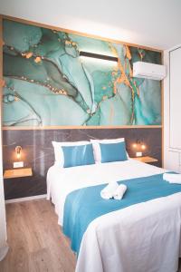 Postel nebo postele na pokoji v ubytování New Elegance Suites Guesthouse