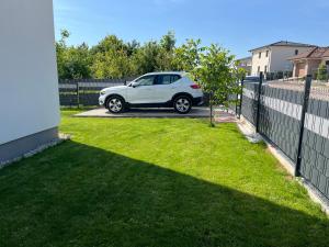 Vonkajšia záhrada v ubytovaní Napfény Apartman ll.