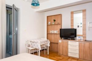 TV a/nebo společenská místnost v ubytování Bobo Apartment