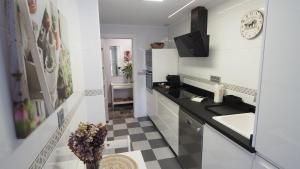 a kitchen with a sink and a counter top at Bonito apartamento en centro ciudad con garaje in Albacete