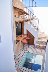Ein Balkon oder eine Terrasse in der Unterkunft DAR SOHAN Kasbah vue mer