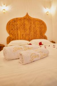 Ein Bett oder Betten in einem Zimmer der Unterkunft DAR SOHAN Kasbah vue mer