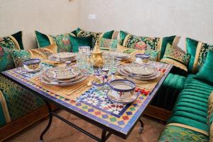 Ein Sitzbereich in der Unterkunft DAR SOHAN Kasbah vue mer