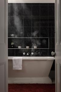 Um banheiro em Penarwyn House