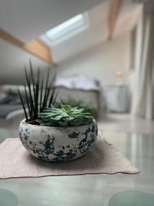 Ένα ή περισσότερα κρεβάτια σε δωμάτιο στο Komm a la Maison