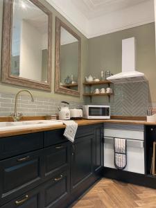 A cozinha ou cozinha compacta de Penarwyn House