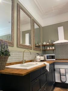 A cozinha ou cozinha compacta de Penarwyn House