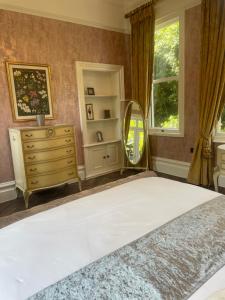 Cama ou camas em um quarto em Penarwyn House