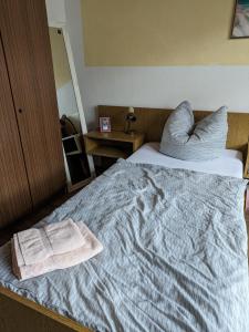 Кровать или кровати в номере Gastfreundliches Vintage-Zimmer