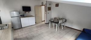 A kitchen or kitchenette at Bibione villa Torino via della bilancia 43 Még 5 kép