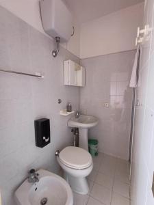 A bathroom at Alloggio Taddei