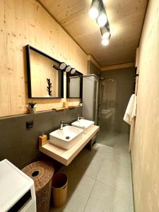 Koupelna v ubytování ŠTVRTÁ VODA - Apartmán SMREKOVICA Demänovská Dolina + 13 fotografií