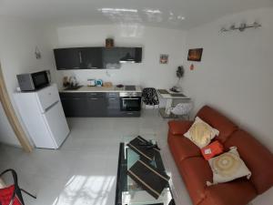 Kuchyň nebo kuchyňský kout v ubytování APARTMÁNY I&V - Adults only