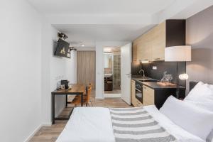 Dapur atau dapur kecil di Maxim Apartments
