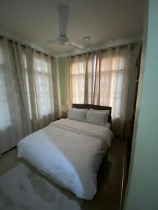 Postel nebo postele na pokoji v ubytování maasaifari Cozy 2