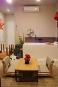 Φωτογραφία από το άλμπουμ του Loveroom Japon avec balnéothérapie στην Τουλόν