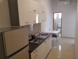 A kitchen or kitchenette at Apartments Monika Nin