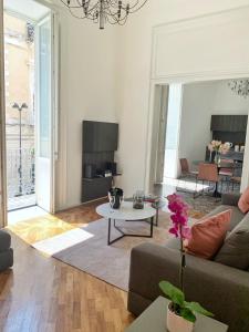 a living room with a couch and a table at La Dimora dei Mille in Siracusa