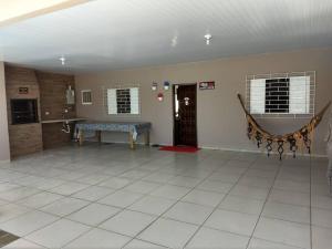 Stolní tenis v ubytování Casa com piscina e ar condicionado condicionado nebo okolí