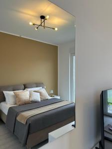 a bedroom with a bed and a television at FiorIris del lago in Stresa