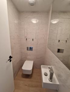 Ένα μπάνιο στο Eurovea Riverside with parking