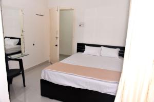 Ένα ή περισσότερα κρεβάτια σε δωμάτιο στο Hotel Swagat Lodge