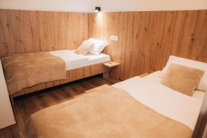 Postel nebo postele na pokoji v ubytování Podlipnik Apartments