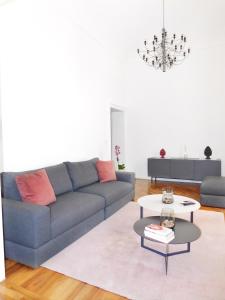 a living room with a blue couch and a table at La Dimora dei Mille in Siracusa