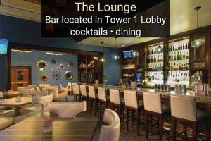Lounge nebo bar v ubytování Experience Unparalleled Luxury at The Sinatra