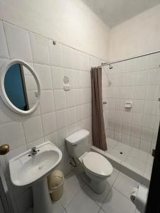 Ванная комната в HOSTAL HUAYNA HOUSE GO