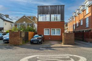 a house with a car parked in front of it at Modern 2 bedroom apartment in Mitcham, London in Mitcham