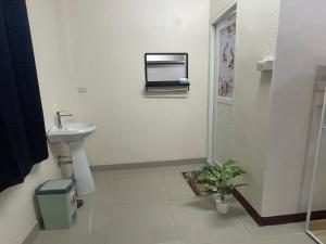 Koupelna v ubytování 2B Cozy Hostel ตรัง