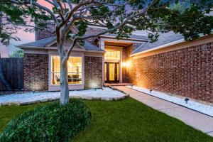 Zahrada ubytování 4 bed Grand Prairie Luxury House, Prime Location! + 36 fotografií