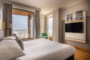 Postel nebo postele na pokoji v ubytování Sopot Marriott Resort & Spa