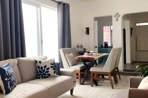 a living room with a couch and chairs and a table at Casa Mary in Mexico City