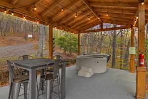 Φωτογραφία από το άλμπουμ του Bluff Mountain Bungalow home σε Sevierville